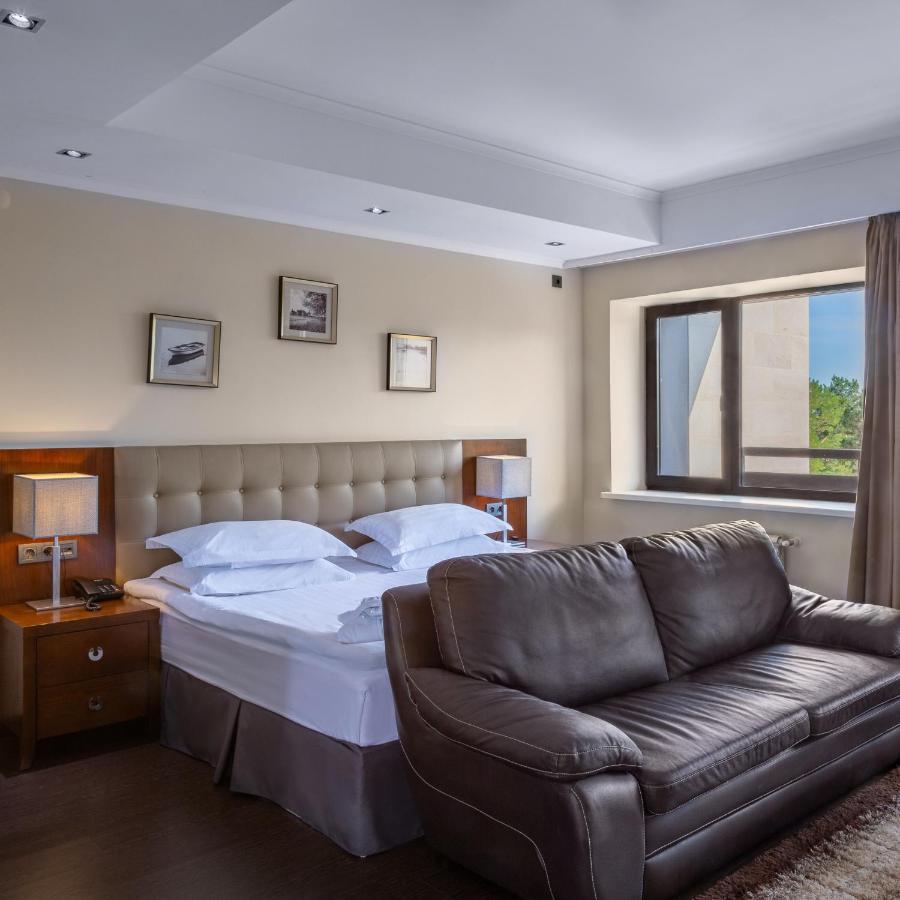 Park House Hotel Barmashino Bagian luar foto